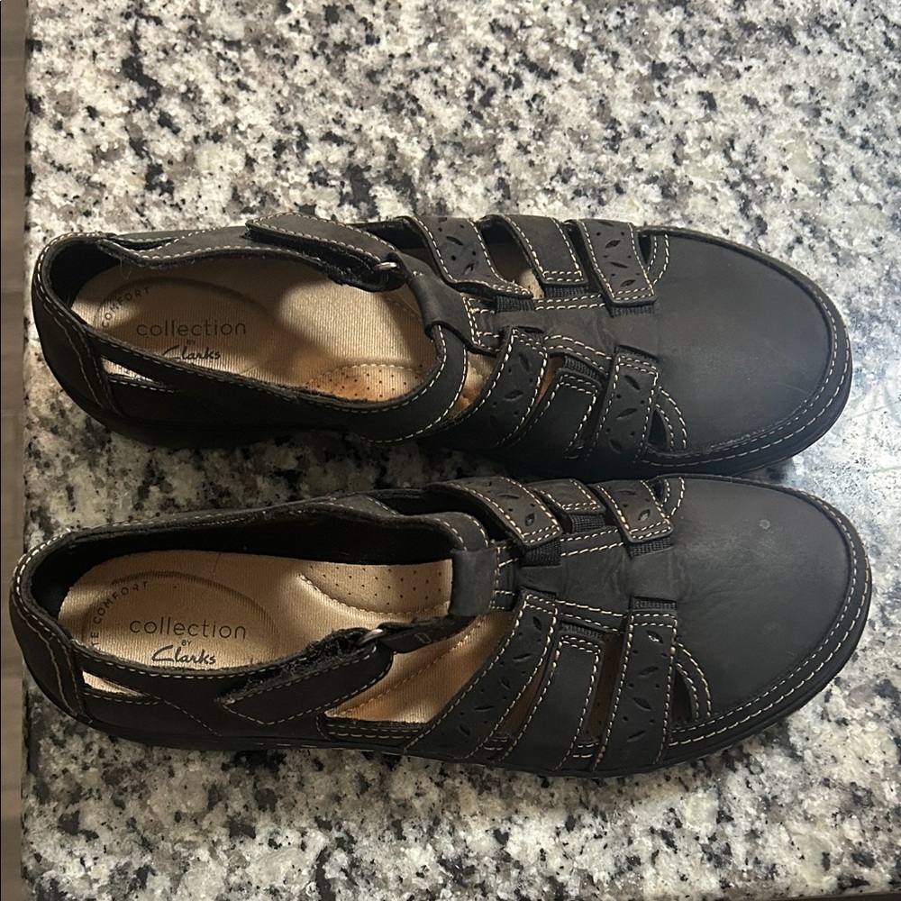 Clarks women’s  Black Leather Sandals